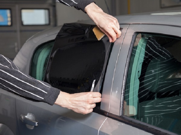 5 Easy Steps to Apply Mobile Window Tint on Your Own Car