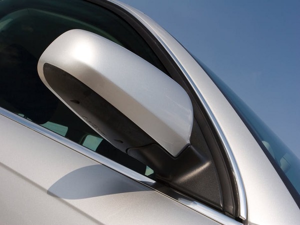 Helpful Tips on How to Clean Tinted Car Windows at Home
