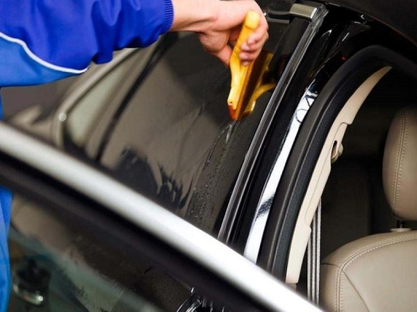 5 Reasons Your Car Window Tint Bubble and Turn Purple