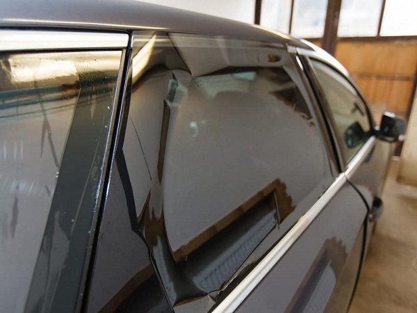 Top 5 Signs That Show You Need Window Tint Replacement